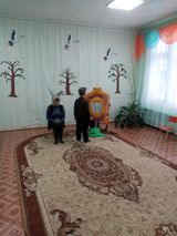 Прогоняет Лису